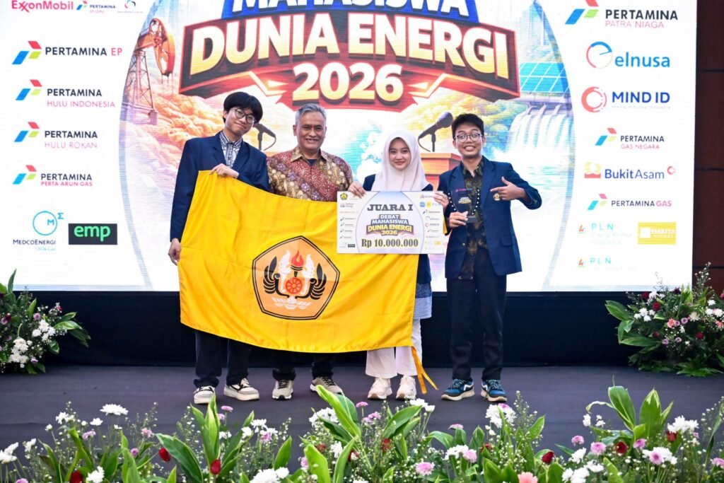 Para tim empat besar Lomba Debat Mahasiswa Dunia Energi 2026 (Foto/Dok/Dunia Energi)